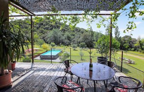 Outdoor dining - Beautiful home in Montbrison-Sur-Lez (Montbrison-Sur-Lez)