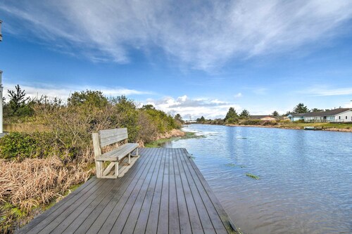 Canal-Front Vacation Rental in Ocean Shores