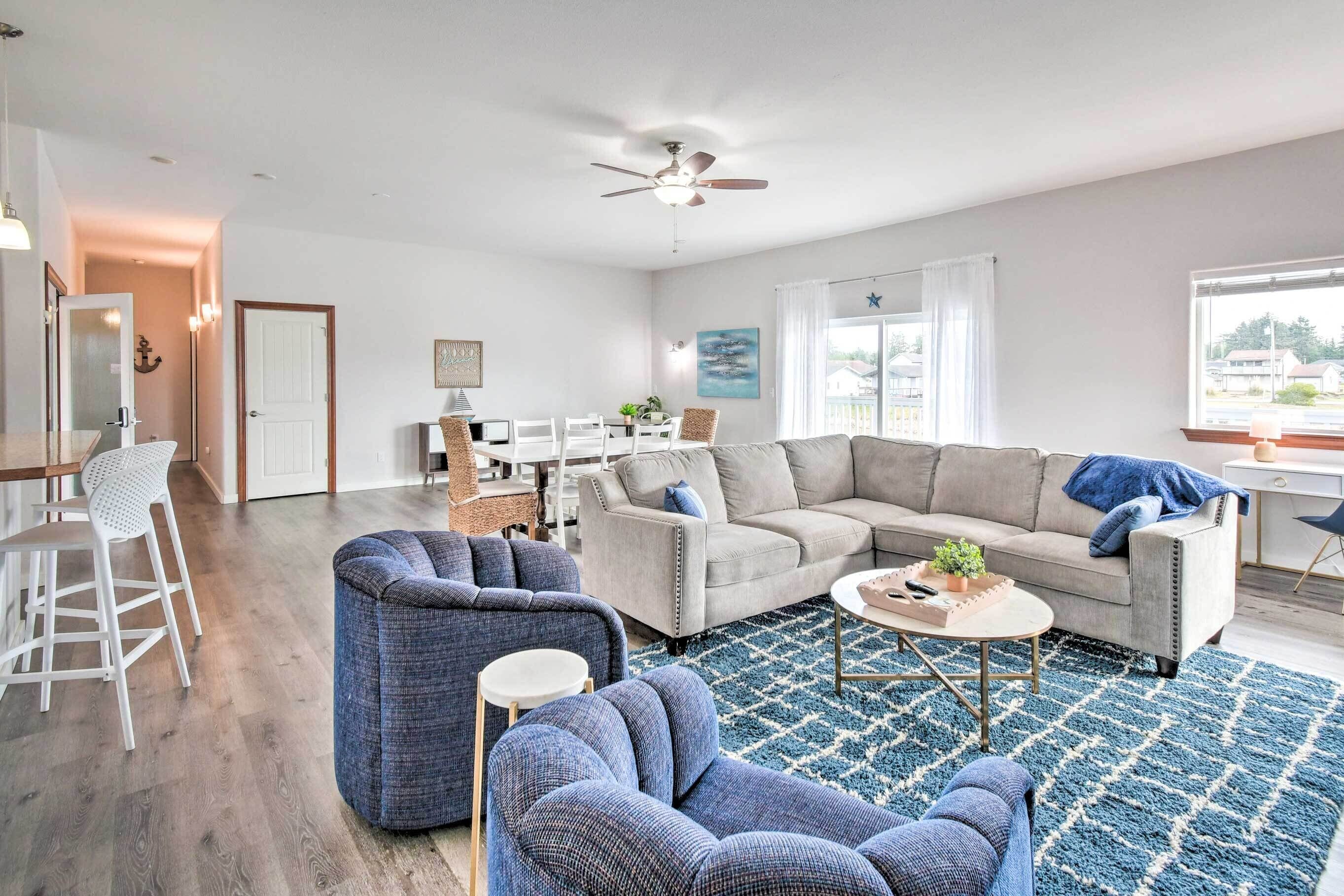 Dog-Friendly Canalfront Condo in Ocean Shores