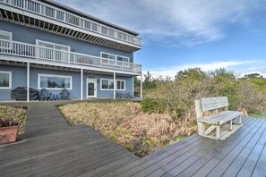 Terrace/patio - Waterfront Vacation Rental in Ocean Shores (Ocean Shores)