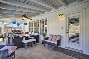 Outdoor dining - Luxe Home 30 Miles to Houston w/ Pool & Grill (Cypress)
