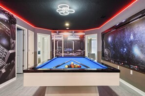 Games room - 10BR w Frozen~Space Themed Rooms & Marvel Gameroom (Davenport)