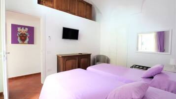 2 chambres, fer et planche à repasser, Wi-Fi gratuit, draps fournis