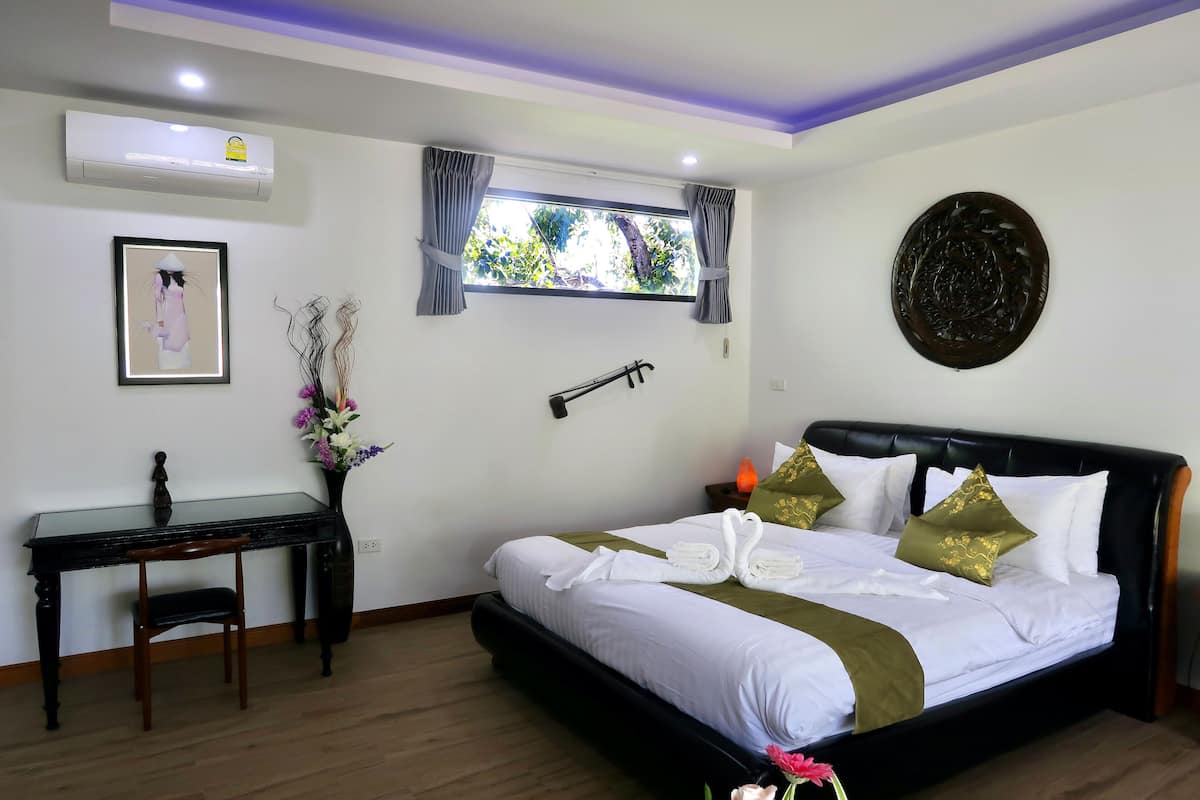 1 bedroom, premium bedding, memory foam beds, in-room safe
