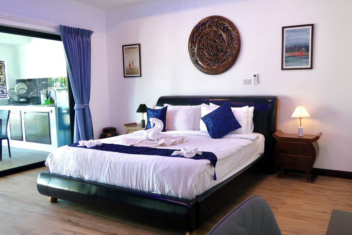 Villa | Premium bedding, memory foam beds, in-room safe, laptop workspace