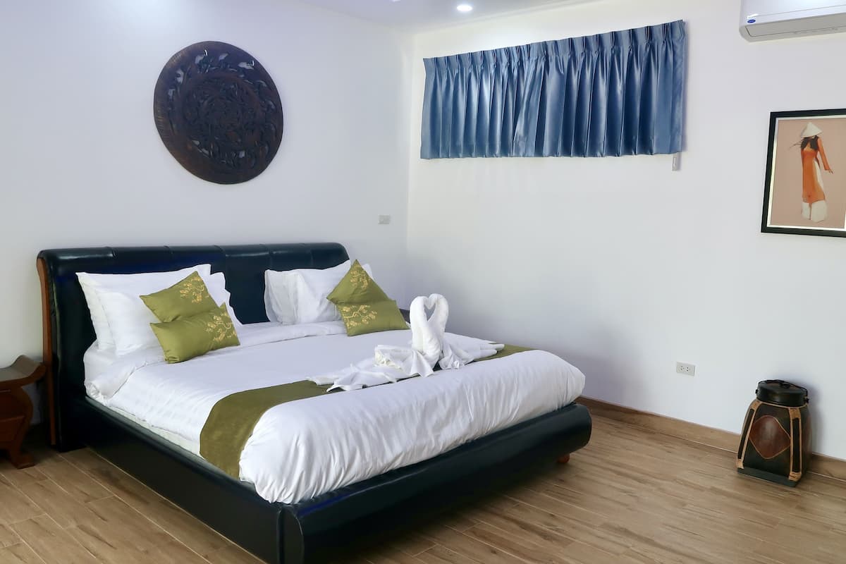 Classic Villa | Premium bedding, memory foam beds, in-room safe, laptop workspace