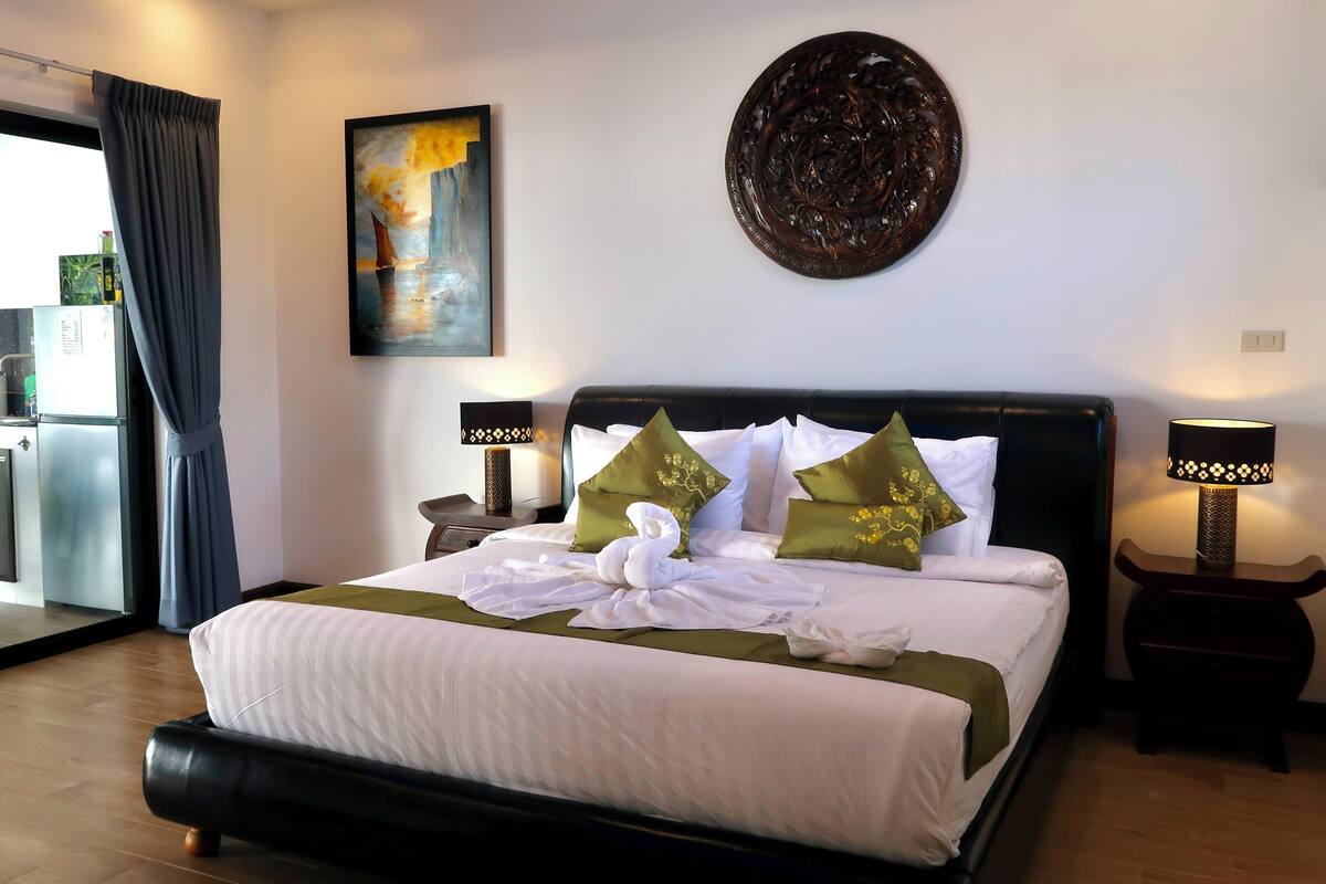 Villa | Premium bedding, memory foam beds, in-room safe, laptop workspace