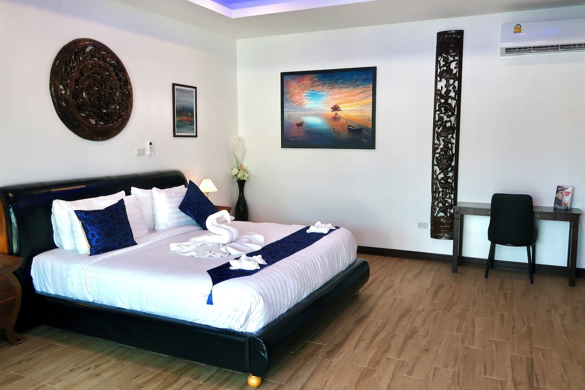 Classic Villa | Premium bedding, memory foam beds, in-room safe, laptop workspace