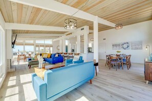 Interior - Endless Views Beautiful mid-century home (San Diego)