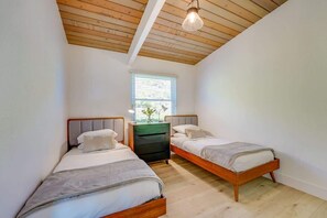 4 makuuhuonetta, silitysrauta/-lauta, Wi-Fi, vuodevaatteet