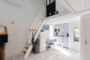 Køleskab, mikrobølgeovn, opvaskemaskine, brødrister