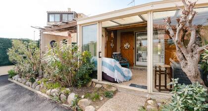 LS203 Klimatisiertes Ferienhaus für 5 Personen am Meer mit Pool