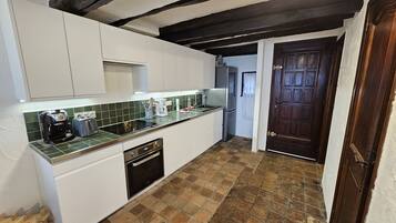 Réfrigérateur, four, lave-vaisselle, cafetiÚre/bouilloire