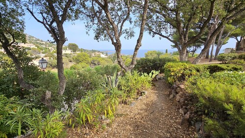 Confortable cottage pour 4 personnes, vue sur la mer, jardin, piscine commune