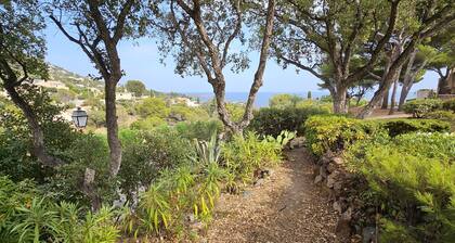 Confortable cottage pour 4 personnes, vue sur la mer, jardin, piscine commune