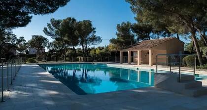 Confortable cottage pour 4 personnes, vue sur la mer, jardin, piscine commune
