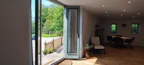 The Workshop - sleeps 2+1 guests in 1 bedroom. Set in a stunning AONB in Kent