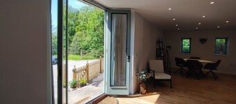 The Workshop - sleeps 2+1 guests  in 1 bedroom. Set in a stunning AONB in Kent