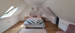 1 bedroom, free WiFi, bed sheets - The Workshop - sleeps 2+1 guests  in 1 bedroom. Set in a stunning AONB in Kent (Elham)