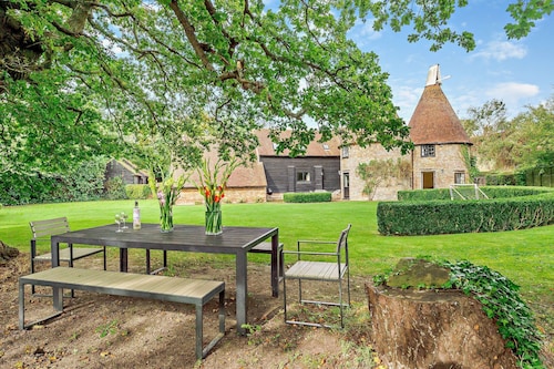 Court Lodge is a substantial and picturesque twin roundel oast house set in pretty gardens within th