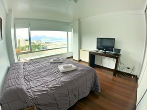 Panoramic Apartment, 2 Bedrooms, Bay View | 2 bedrooms, hypo-allergenic bedding, free WiFi, bed sheets - Duerme Ushuaia (Ushuaia)