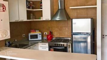 Panoramic Apartment, 2 Bedrooms, Bay View | Private kitchen | Full-sized fridge, microwave, oven, toaster