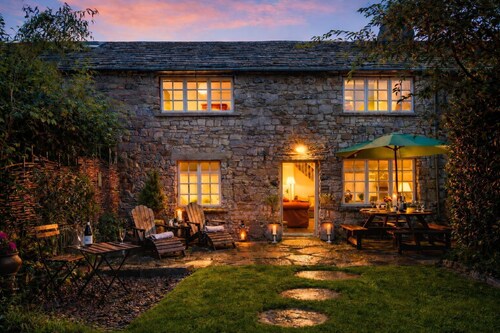 Bridge End Cottage - Riverside, Hot Tub, Sleeps 8