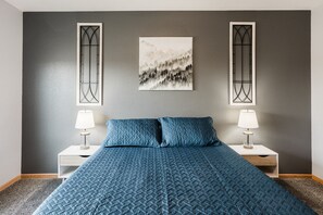 3 chambres, bureau, Wi-Fi, literie fournie