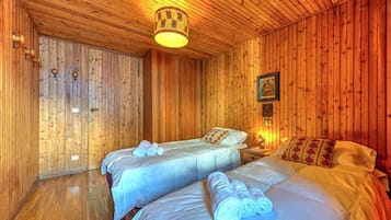 3 chambres, fer et planche Ă repasser, draps fournis