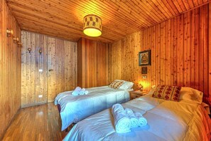 3 Schlafzimmer, Schreibtisch, Bügeleisen/Bügelbrett, Bettwäsche