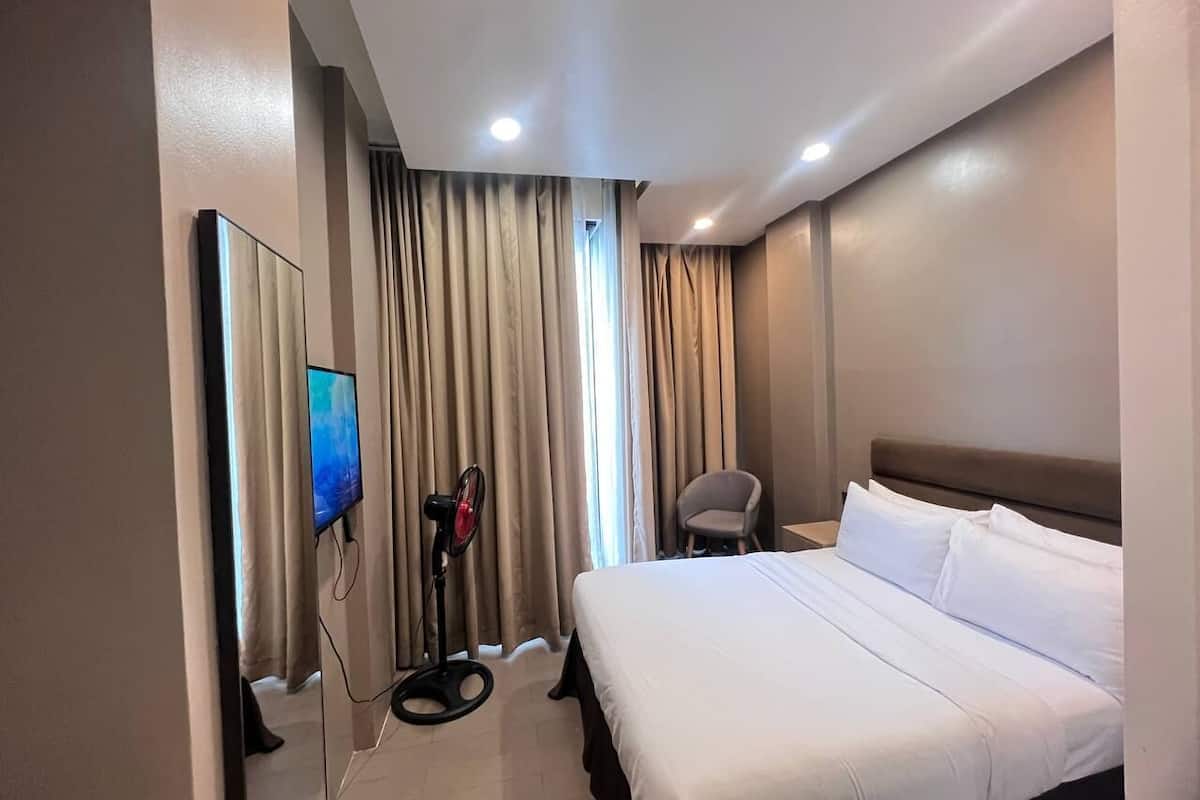Basic Double Room, 1 Double Bed, No Windows, City View | 1 bedroom, desk, iron/ironing board, free WiFi