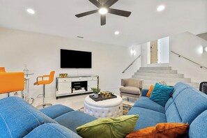 Télévision, cheminée