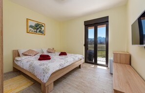 4 bedrooms, in-room safe, travel crib, free WiFi