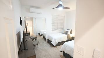 4 camere, una scrivania, ferro/asse da stiro, culla da viaggio