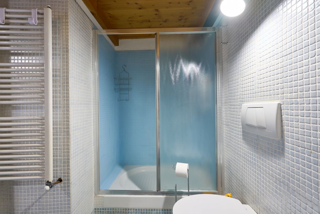 Dusche, Haartrockner, Bidet, Handtücher