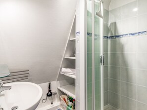 Shower, hair dryer, towels, soap - Appartement Cassulo - Welkeys (Cabourg)