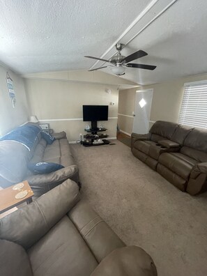 Living area - Family Beach Getaway (Murrells Inlet)