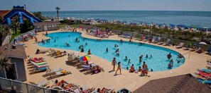 Innendørsbasseng og utendørsbasseng