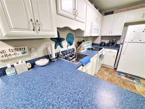 Fridge, microwave, oven, stovetop - ^^Amazing Ocean View, Super Clean w/ Towels/Linen,1G WIFI @ Myrtle Beach Resort  (Myrtle Beach)