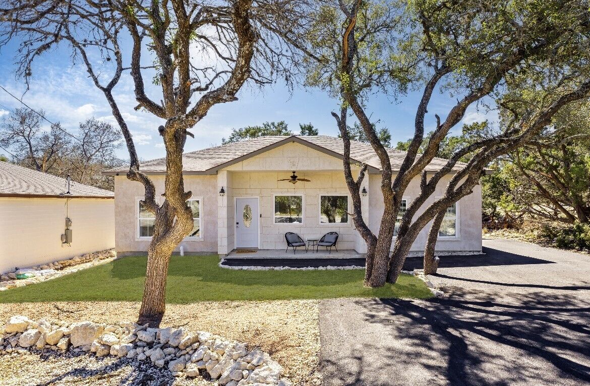 Minutes from the Lake! Newly built Canyon Lake Getaway Home!