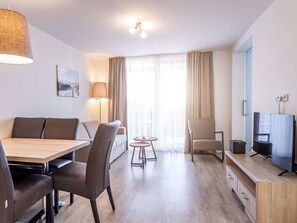 TV, fireplace - Lovely apartment for 4 guests with WIFI, TV, balcony and pets allowed (Lojzova Paseka)