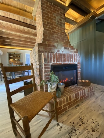 Interior. Whiffletree Farmhouse just 2 mins off I-26 & 8 mins from downtown Spartanburg!