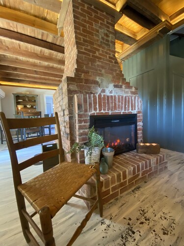 Whiffletree Farmhouse just 2 mins off I-26 & 8 mins from downtown Spartanburg!