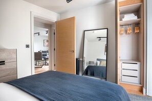 2 quartos, ferros/tábuas de passar roupa, Wi-Fi, roupa de cama
