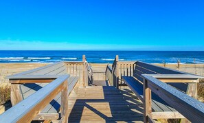 Una spiaggia nelle vicinanze