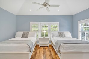 2 bedrooms, desk, iron/ironing board, free WiFi - Renovated Anglers Reef 2BR + Sleeper + Ocean Views, Pool, Marina, Sleeps 8 (Islamorada)