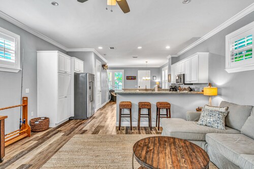 Renovated Anglers Reef 2BR + Sleeper + Ocean Views, Pool, Marina, Sleeps 8