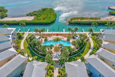 Renovated Anglers Reef 2BR + Sleeper + Ocean Views, Pool, Marina, Sleeps 8