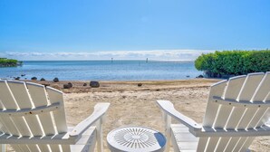 Sun-loungers, beach towels - Renovated Anglers Reef 2BR + Sleeper + Ocean Views, Pool, Marina, Sleeps 8 (Islamorada)