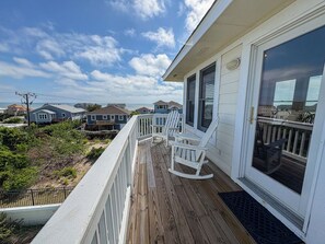Property grounds - The Salty Lab - Beautiful Ocean & Sound views in this 5 BR "Dog Friendly" home! (Duck)